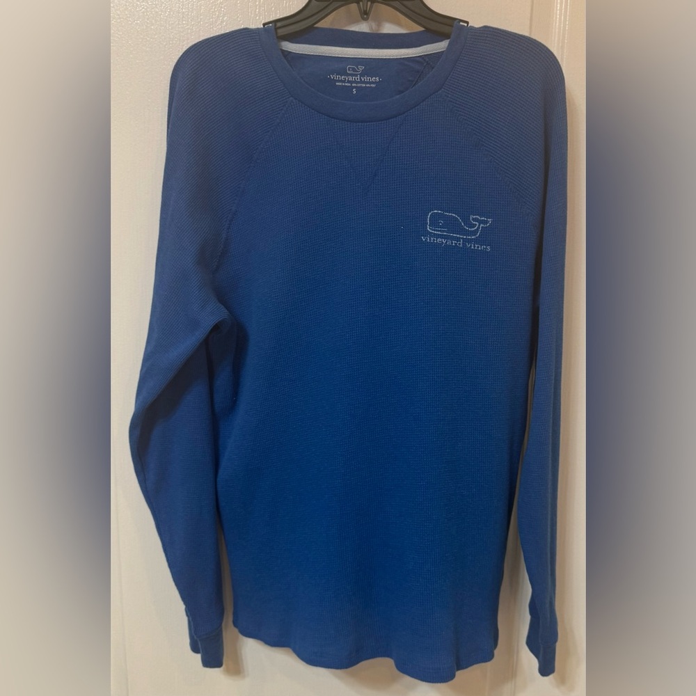 Vineyard Vines Men's Crewneck in Blue Size: S but run Medium Long Sleeve for men